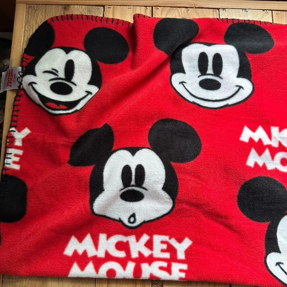 Disney Red/White/Black Mickey Mouse Face Throw Blanket 39 X 49 Inch